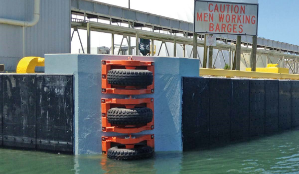 pára-choque de rolo na doca