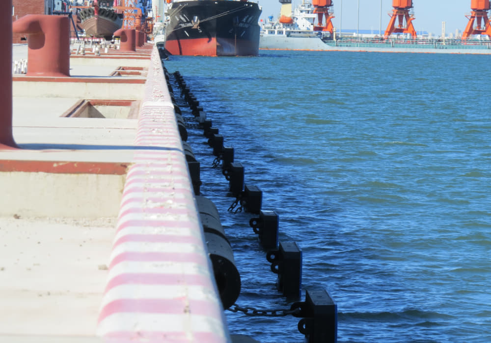 Fender ao lado do dock-1000x700